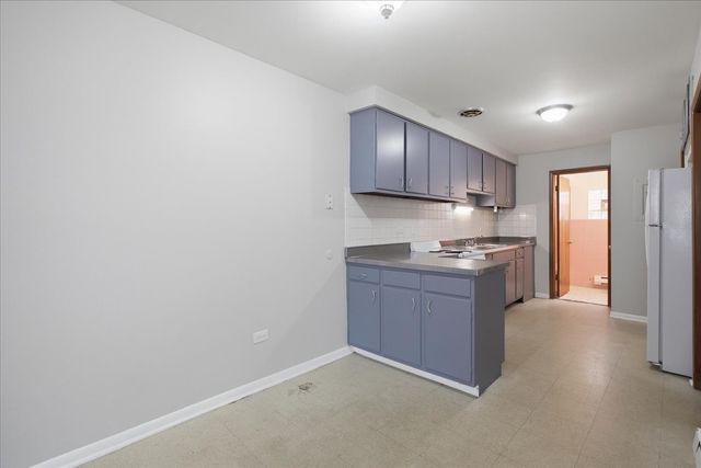 6206 W 64th Place 101, Chicago, IL 60638