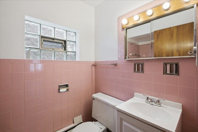 6206 W 64th Place 101, Chicago, IL 60638