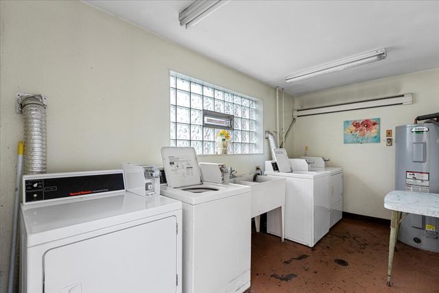 6206 W 64th Place 101, Chicago, IL 60638