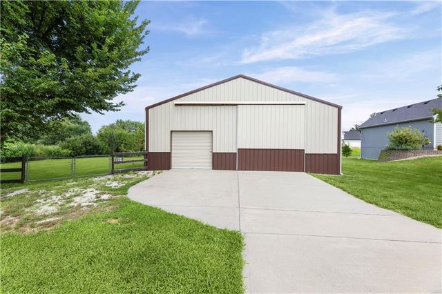 306 E 8th Street, Wellsville, KS 66092