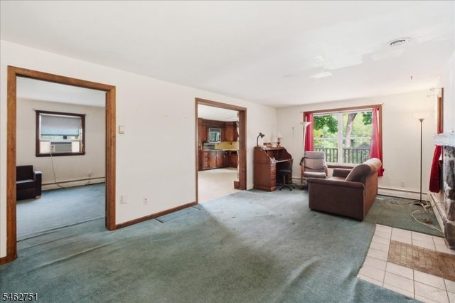42 Fayson Lake Rd, Kinnelon Boro, NJ 07405