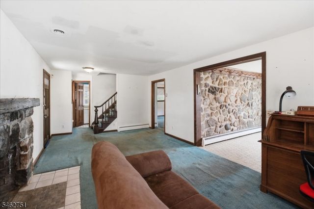 42 Fayson Lake Rd, Kinnelon Boro, NJ 07405