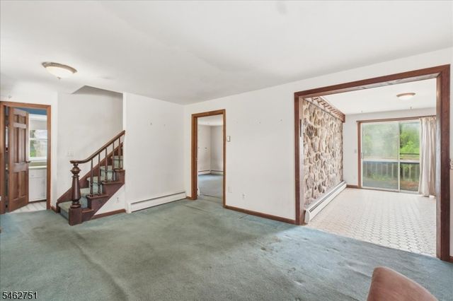 42 Fayson Lake Rd, Kinnelon Boro, NJ 07405