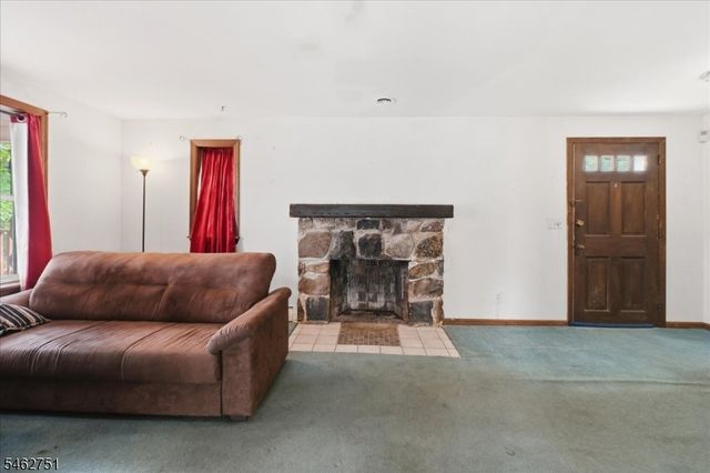 42 Fayson Lake Rd, Kinnelon Boro, NJ 07405