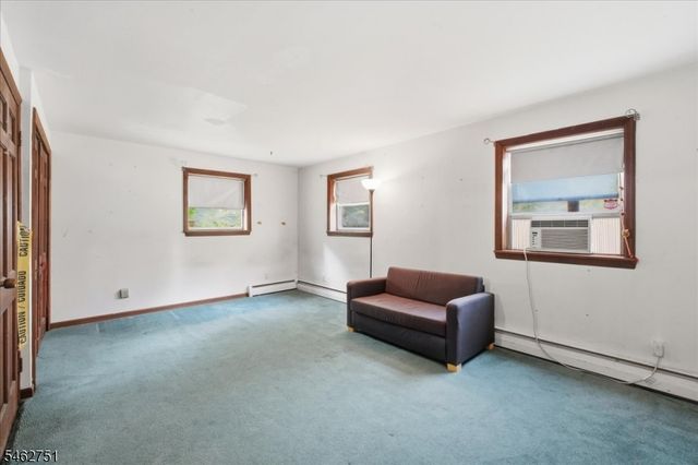 42 Fayson Lake Rd, Kinnelon Boro, NJ 07405