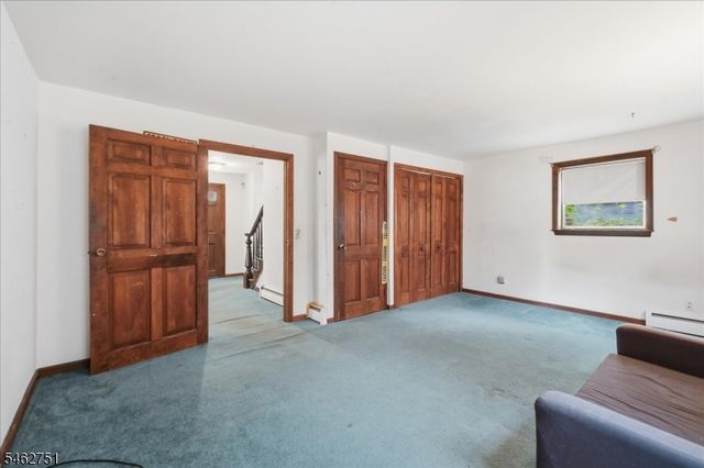 42 Fayson Lake Rd, Kinnelon Boro, NJ 07405