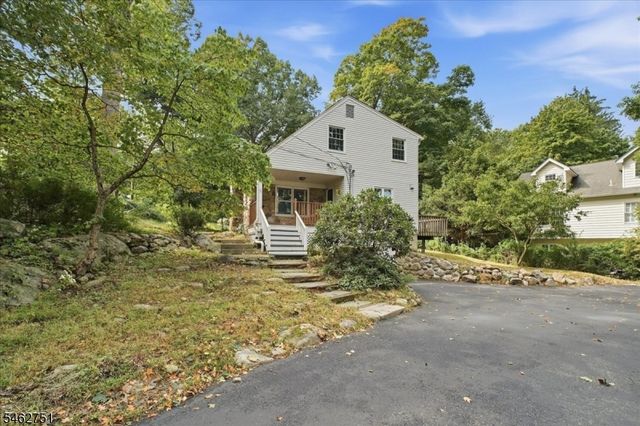 42 Fayson Lake Rd, Kinnelon Boro, NJ 07405