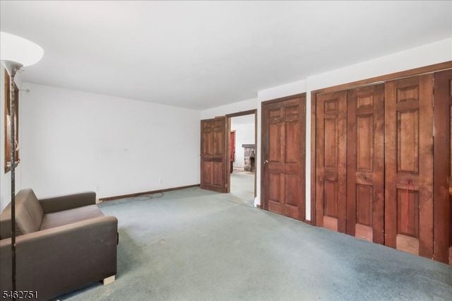 42 Fayson Lake Rd, Kinnelon Boro, NJ 07405