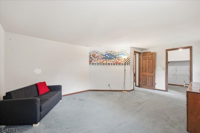 42 Fayson Lake Rd, Kinnelon Boro, NJ 07405