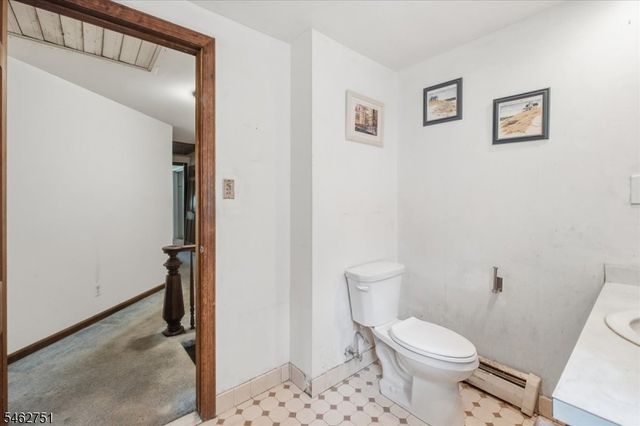 42 Fayson Lake Rd, Kinnelon Boro, NJ 07405