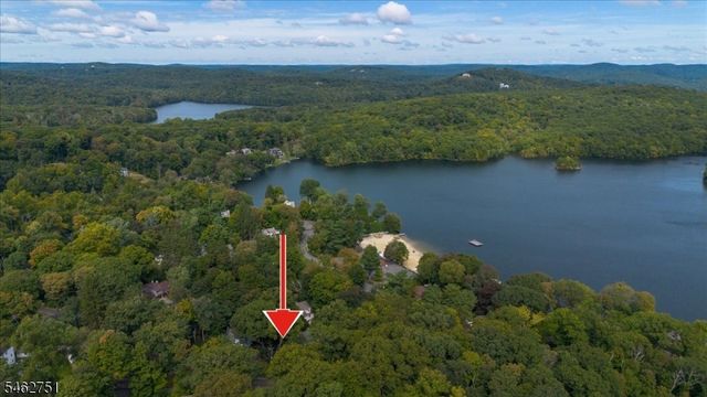 42 Fayson Lake Rd, Kinnelon Boro, NJ 07405