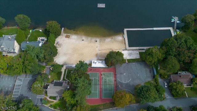 42 Fayson Lake Rd, Kinnelon Boro, NJ 07405