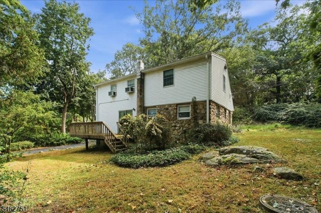 42 Fayson Lake Rd, Kinnelon Boro, NJ 07405