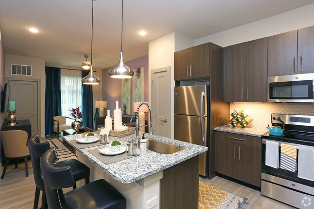 700 E Algonquin Road 2406, Schaumburg, IL 60173