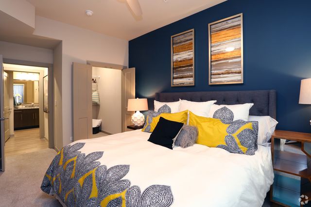 700 E Algonquin Road 2406, Schaumburg, IL 60173