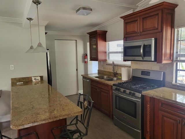 927 S Palmway, Lake Worth Beach, FL 33460