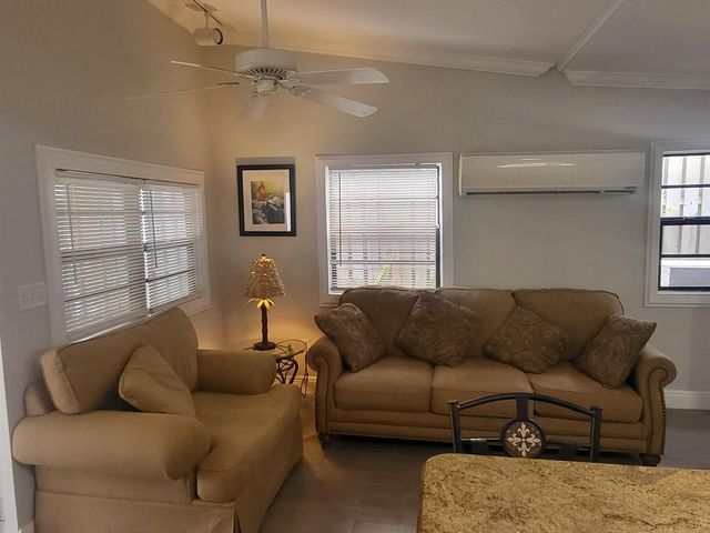 927 S Palmway, Lake Worth Beach, FL 33460