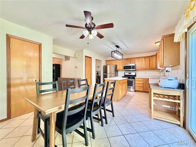 1242 Illini Drive, O'fallon, IL 62269