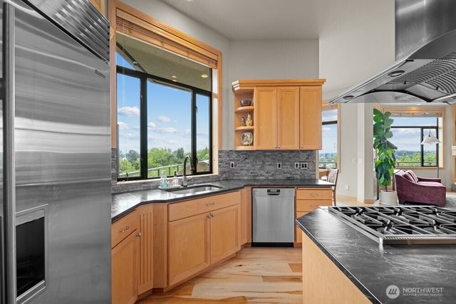 7619 115th Place NE, Kirkland, WA 98033