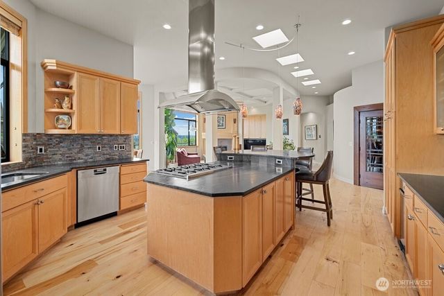 7619 115th Place NE, Kirkland, WA 98033