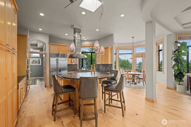7619 115th Place NE, Kirkland, WA 98033