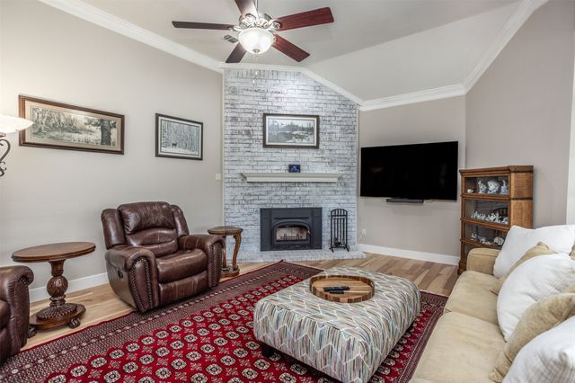 205 Kiowa Drive E, Gainesville, TX 76240