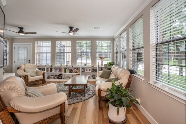 205 Kiowa Drive E, Gainesville, TX 76240