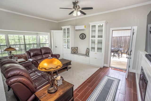 205 Kiowa Drive E, Gainesville, TX 76240
