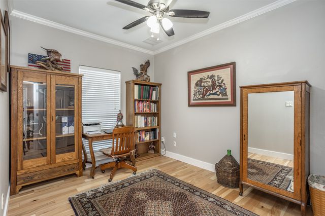 205 Kiowa Drive E, Gainesville, TX 76240