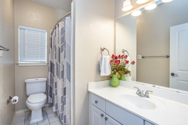 205 Kiowa Drive E, Gainesville, TX 76240