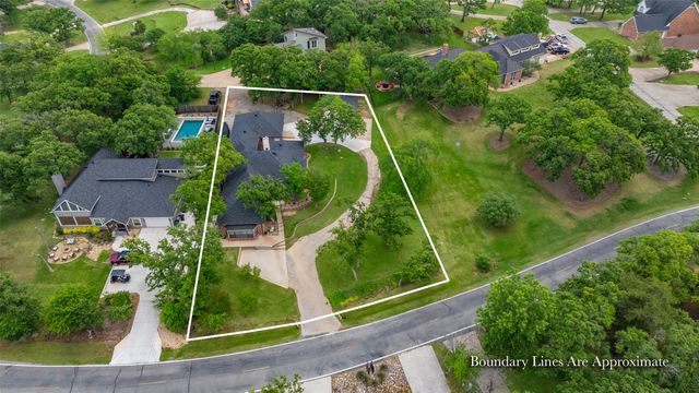 205 Kiowa Drive E, Gainesville, TX 76240