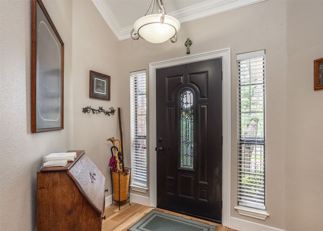 205 Kiowa Drive E, Gainesville, TX 76240