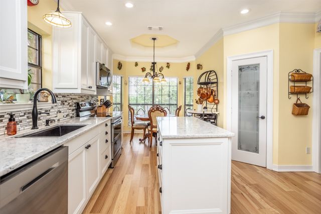 205 Kiowa Drive E, Gainesville, TX 76240
