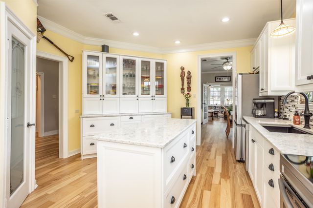 205 Kiowa Drive E, Gainesville, TX 76240