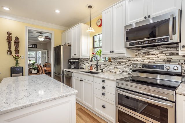 205 Kiowa Drive E, Gainesville, TX 76240