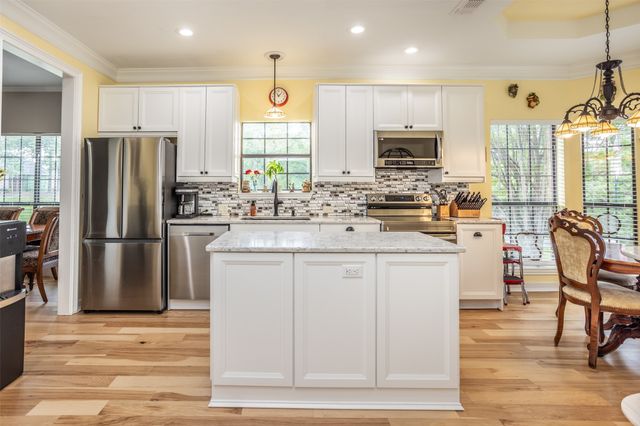205 Kiowa Drive E, Gainesville, TX 76240