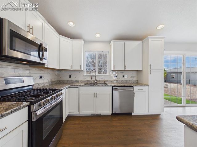 1770 N Smokey Hill Lane, Pueblo West, CO 81007