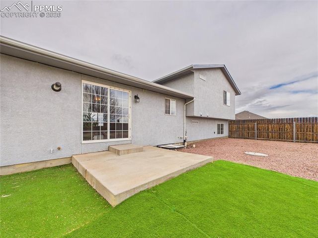 1770 N Smokey Hill Lane, Pueblo West, CO 81007