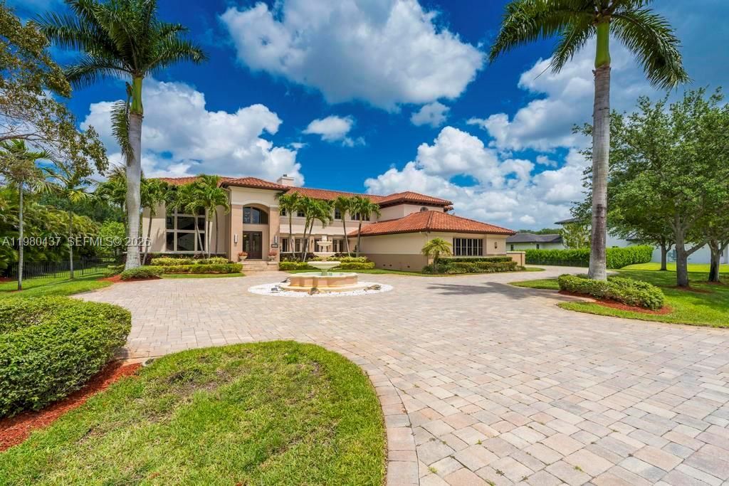 13425 SW 37th Place, Davie, FL 33330