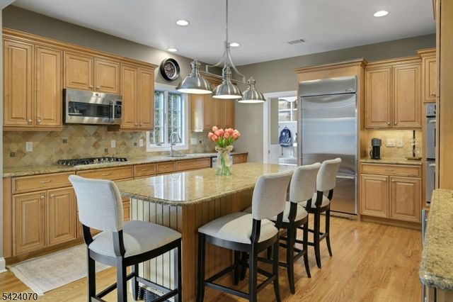 6 Yorke Rd, Mountain Lakes Boro, NJ 07046