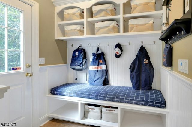 6 Yorke Rd, Mountain Lakes Boro, NJ 07046