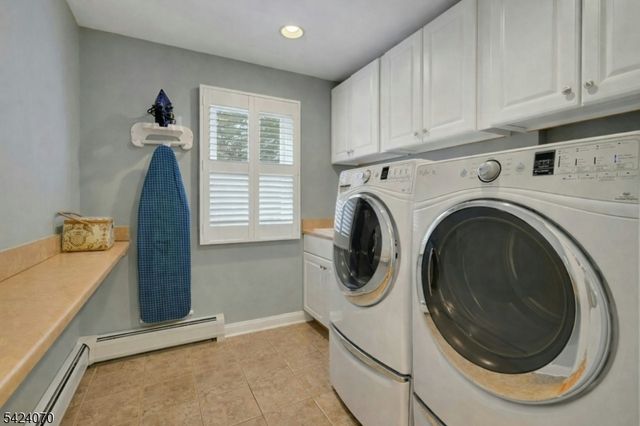 6 Yorke Rd, Mountain Lakes Boro, NJ 07046