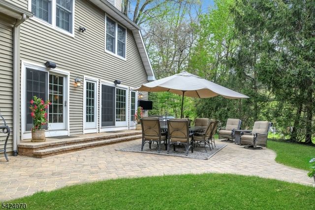 6 Yorke Rd, Mountain Lakes Boro, NJ 07046