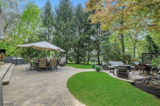 6 Yorke Rd, Mountain Lakes Boro, NJ 07046