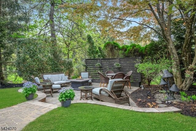 6 Yorke Rd, Mountain Lakes Boro, NJ 07046