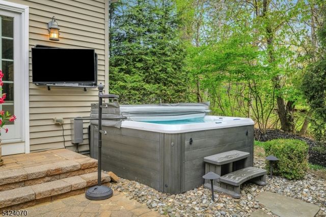 6 Yorke Rd, Mountain Lakes Boro, NJ 07046