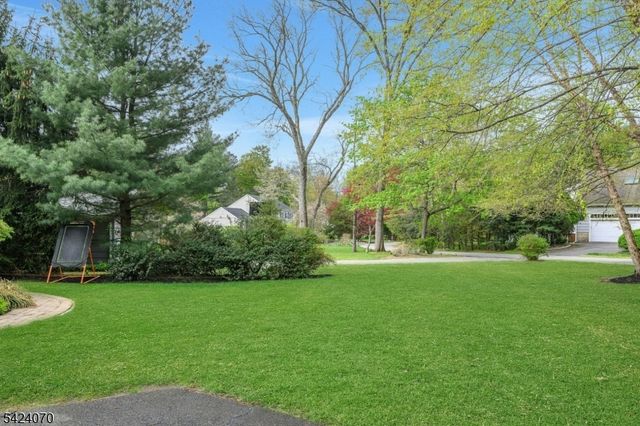 6 Yorke Rd, Mountain Lakes Boro, NJ 07046