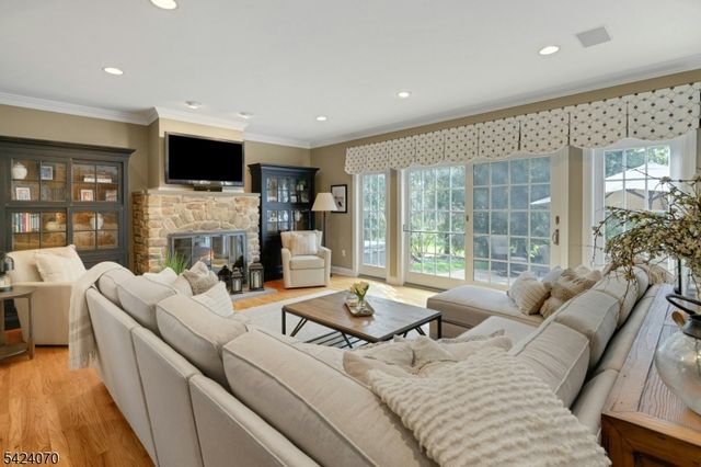 6 Yorke Rd, Mountain Lakes Boro, NJ 07046