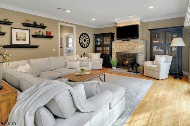 6 Yorke Rd, Mountain Lakes Boro, NJ 07046