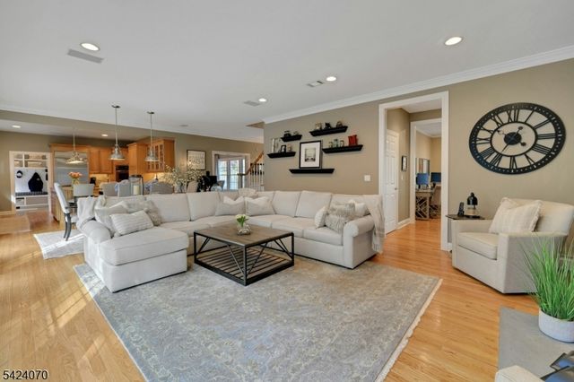 6 Yorke Rd, Mountain Lakes Boro, NJ 07046